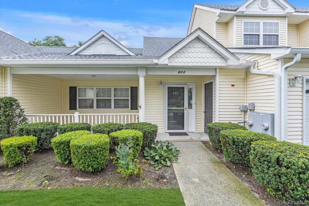 403 Winged Foot Way, Riverhead, NY 11901