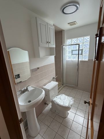 2942 N New England Avenue, Chicago, IL 60634