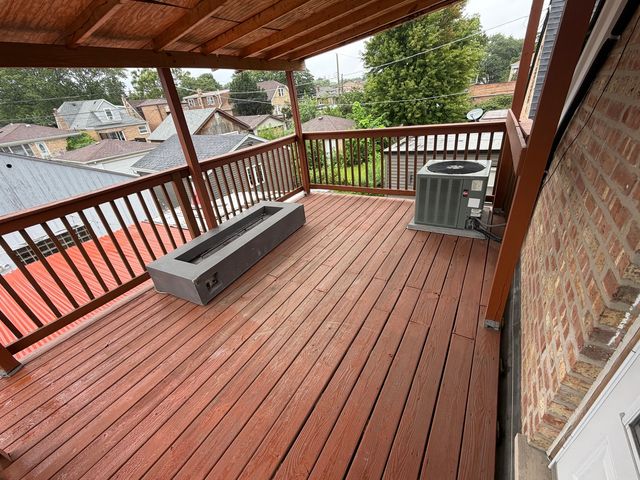 2942 N New England Avenue, Chicago, IL 60634
