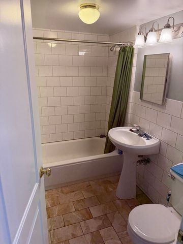 2942 N New England Avenue, Chicago, IL 60634