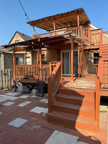 2942 N New England Avenue, Chicago, IL 60634