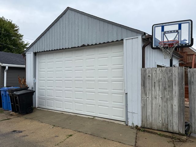 2942 N New England Avenue, Chicago, IL 60634