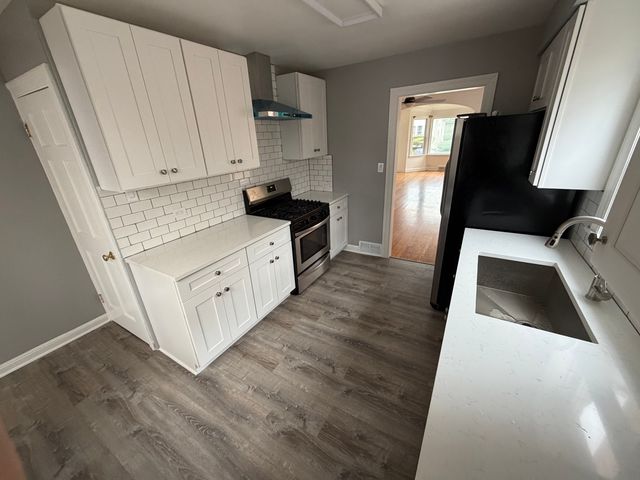 2942 N New England Avenue, Chicago, IL 60634