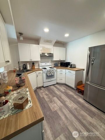 11407 240th Avenue Ct E, Buckley, WA 98321