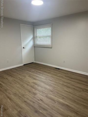 2081 Babcock Drive, Troy, MI 48084