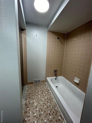 2081 Babcock Drive, Troy, MI 48084