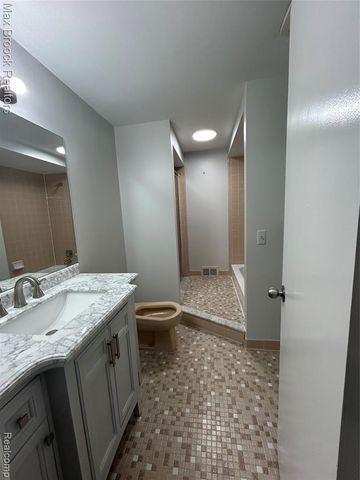 2081 Babcock Drive, Troy, MI 48084