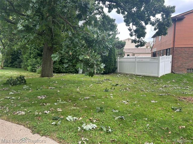 2081 Babcock Drive, Troy, MI 48084