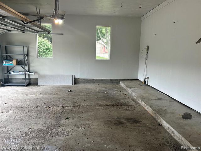 2081 Babcock Drive, Troy, MI 48084