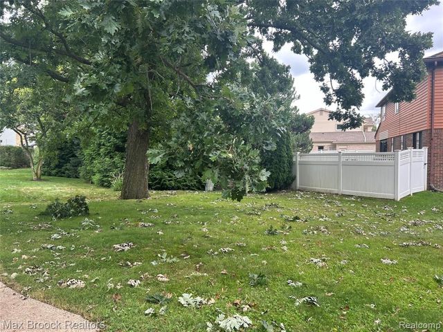 2081 Babcock Drive, Troy, MI 48084