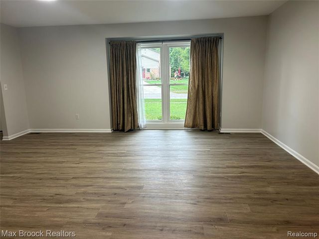 2081 Babcock Drive, Troy, MI 48084