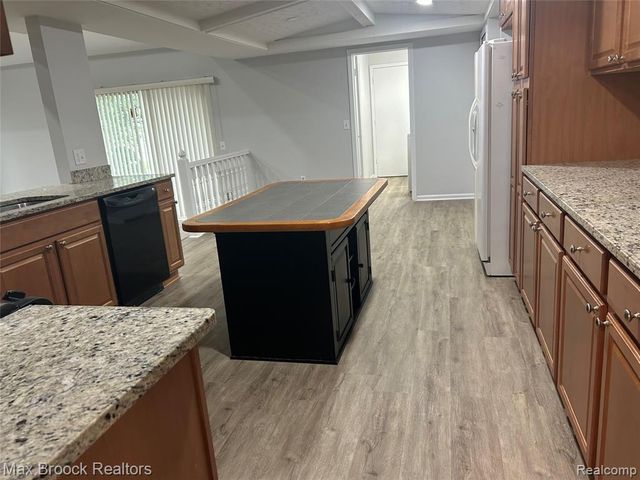 2081 Babcock Drive, Troy, MI 48084