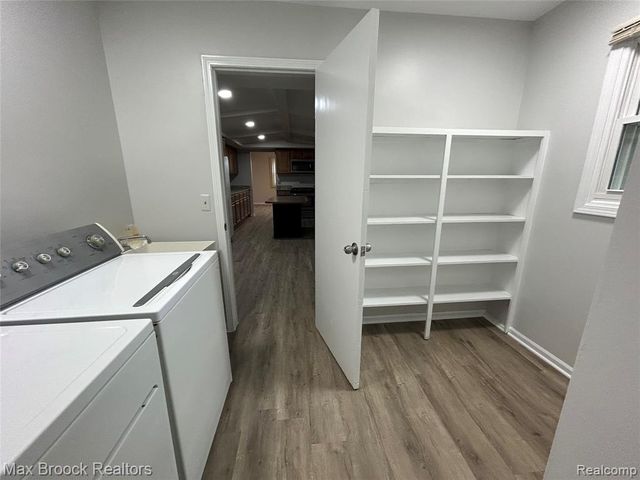 2081 Babcock Drive, Troy, MI 48084