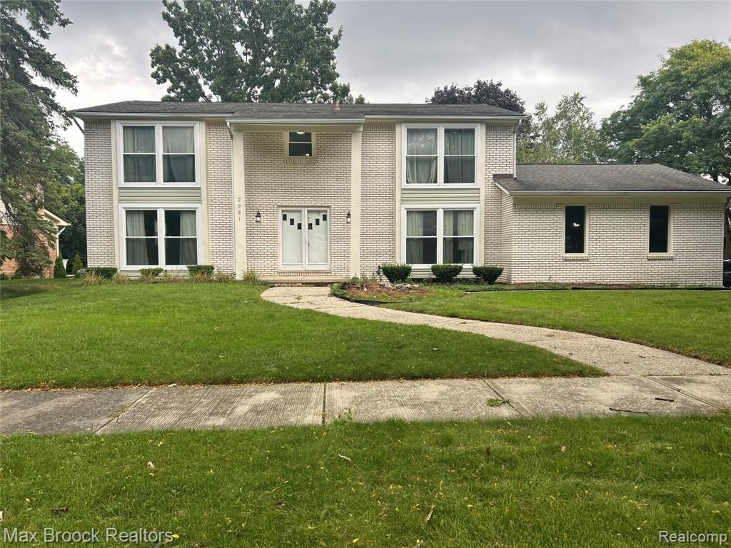 2081 Babcock Drive, Troy, MI 48084