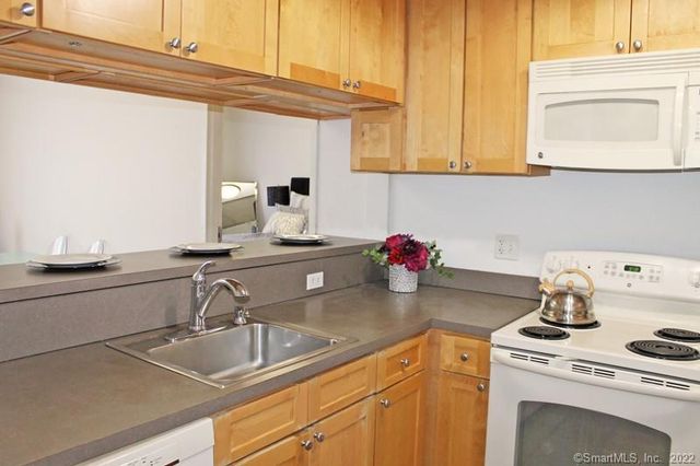 30 Crosby Street 218, Danbury, CT 06810