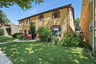 32 W BURLINGTON Avenue, Westmont, IL 60559