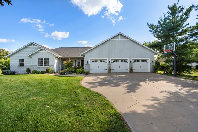 5843 Wells Lane, Cedar Rapids, IA 52411