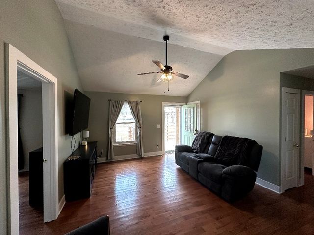 882 Pleasant Hill Rd, Franklin, KY 42134