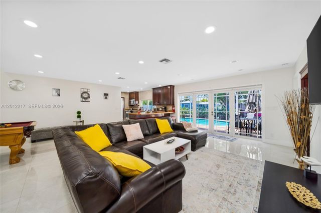 31 SE 12th Street, Pompano Beach, FL 33060