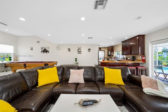 31 SE 12th Street, Pompano Beach, FL 33060