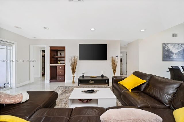 31 SE 12th Street, Pompano Beach, FL 33060