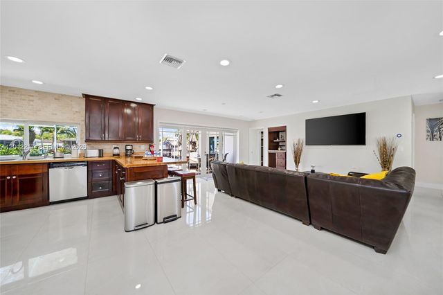 31 SE 12th Street, Pompano Beach, FL 33060