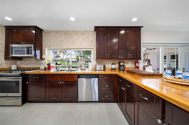 31 SE 12th Street, Pompano Beach, FL 33060