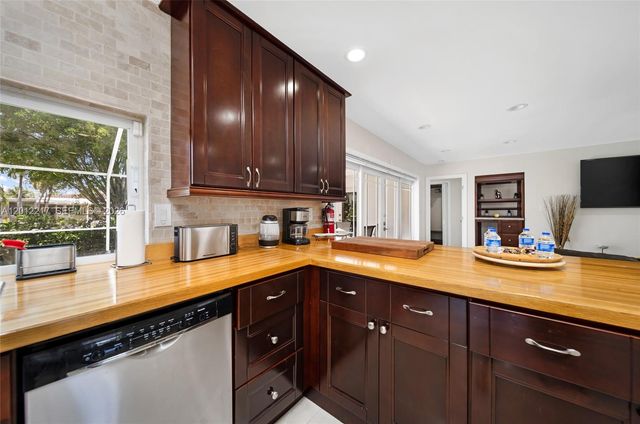 31 SE 12th Street, Pompano Beach, FL 33060