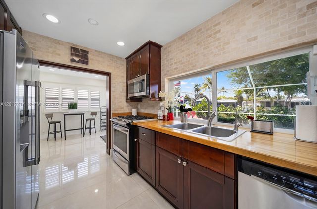 31 SE 12th Street, Pompano Beach, FL 33060