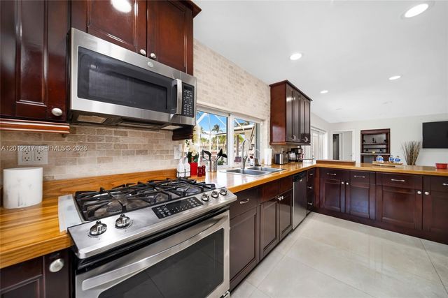 31 SE 12th Street, Pompano Beach, FL 33060