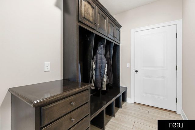 18765 Spaulding Street, Elkhorn, NE 68022