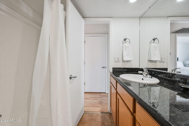 1702 W TUCKEY Lane 230, Phoenix, AZ 85015