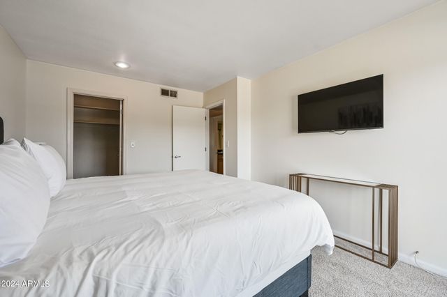 1702 W TUCKEY Lane 230, Phoenix, AZ 85015