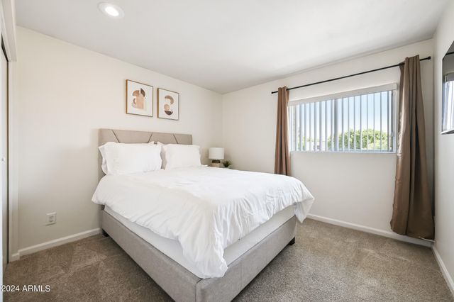 1702 W TUCKEY Lane 230, Phoenix, AZ 85015