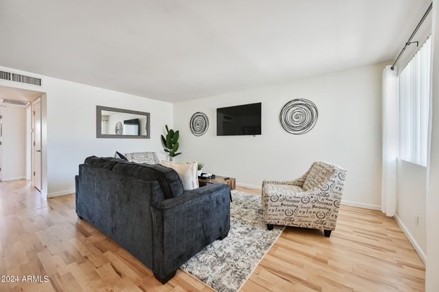 1702 W TUCKEY Lane 230, Phoenix, AZ 85015