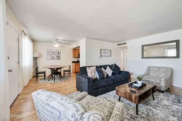 1702 W TUCKEY Lane 230, Phoenix, AZ 85015