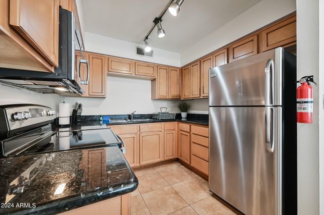 1702 W TUCKEY Lane 230, Phoenix, AZ 85015