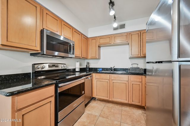 1702 W TUCKEY Lane 230, Phoenix, AZ 85015
