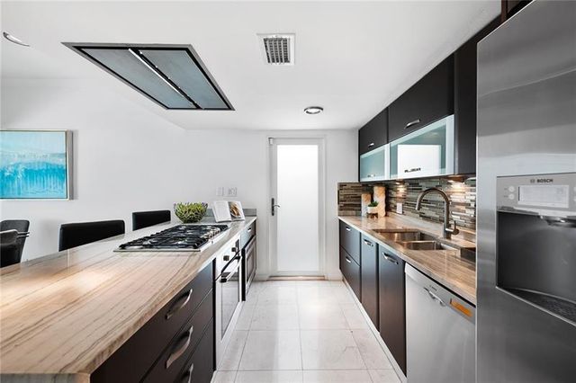 916 SE 5TH Court, Fort Lauderdale, FL 33301