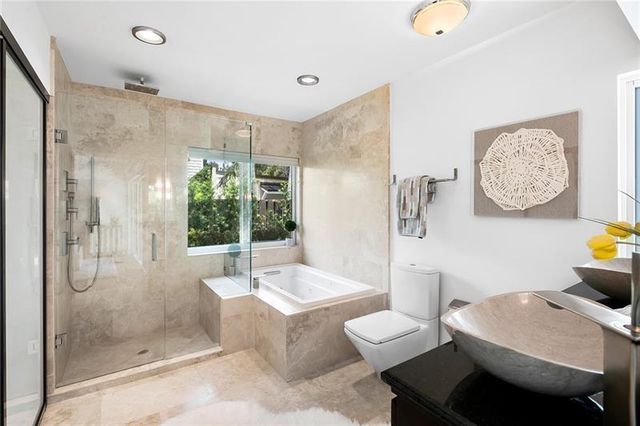 916 SE 5TH Court, Fort Lauderdale, FL 33301