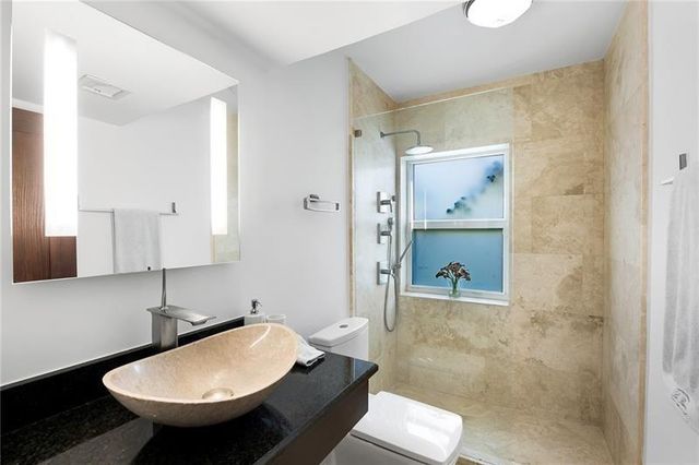916 SE 5TH Court, Fort Lauderdale, FL 33301