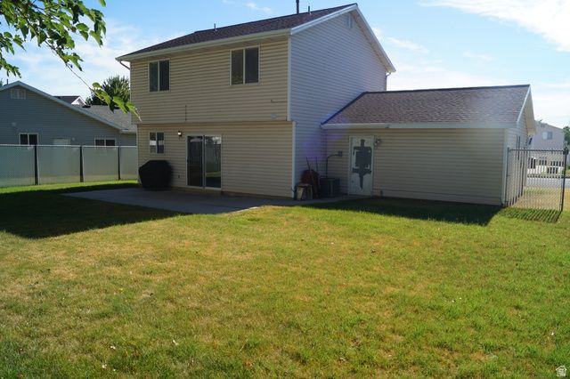 586 N 1260 W, Clinton, UT 84015