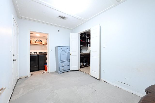 5826 Southwind Street, Houston, TX 77033