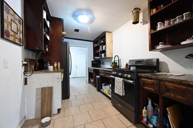 5826 Southwind Street, Houston, TX 77033