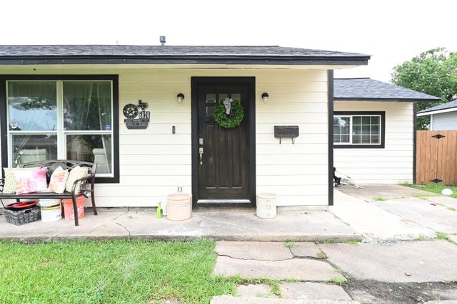 5826 Southwind Street, Houston, TX 77033