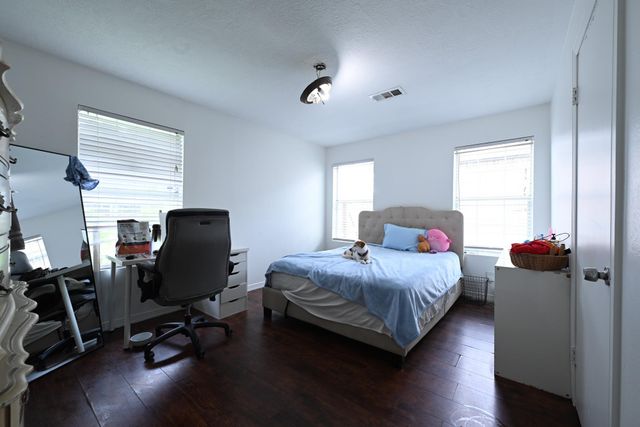 5826 Southwind Street, Houston, TX 77033