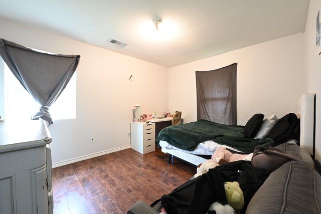 5826 Southwind Street, Houston, TX 77033
