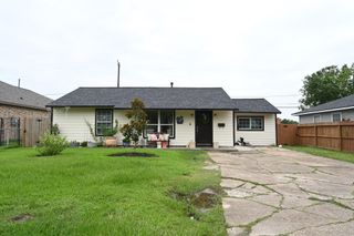 5826 Southwind Street, Houston, TX 77033