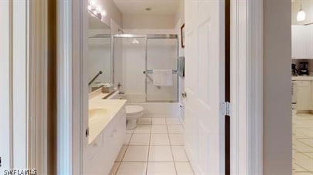 529 Windsor SQ 101, Naples, FL 34104