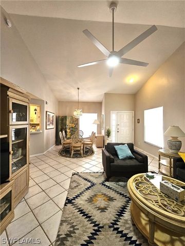 529 Windsor SQ 101, Naples, FL 34104